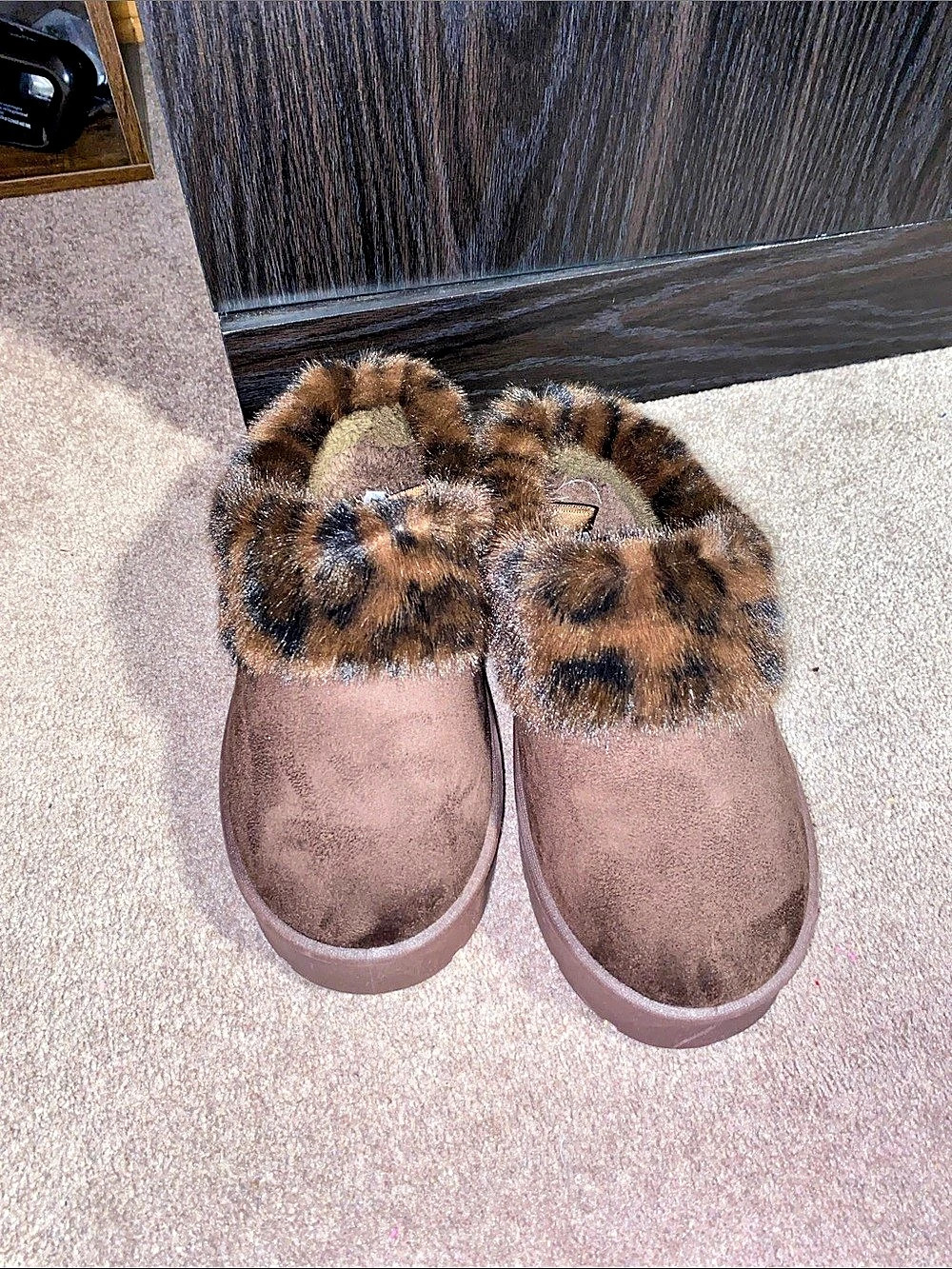 Women's Animal Print Slippers US 7